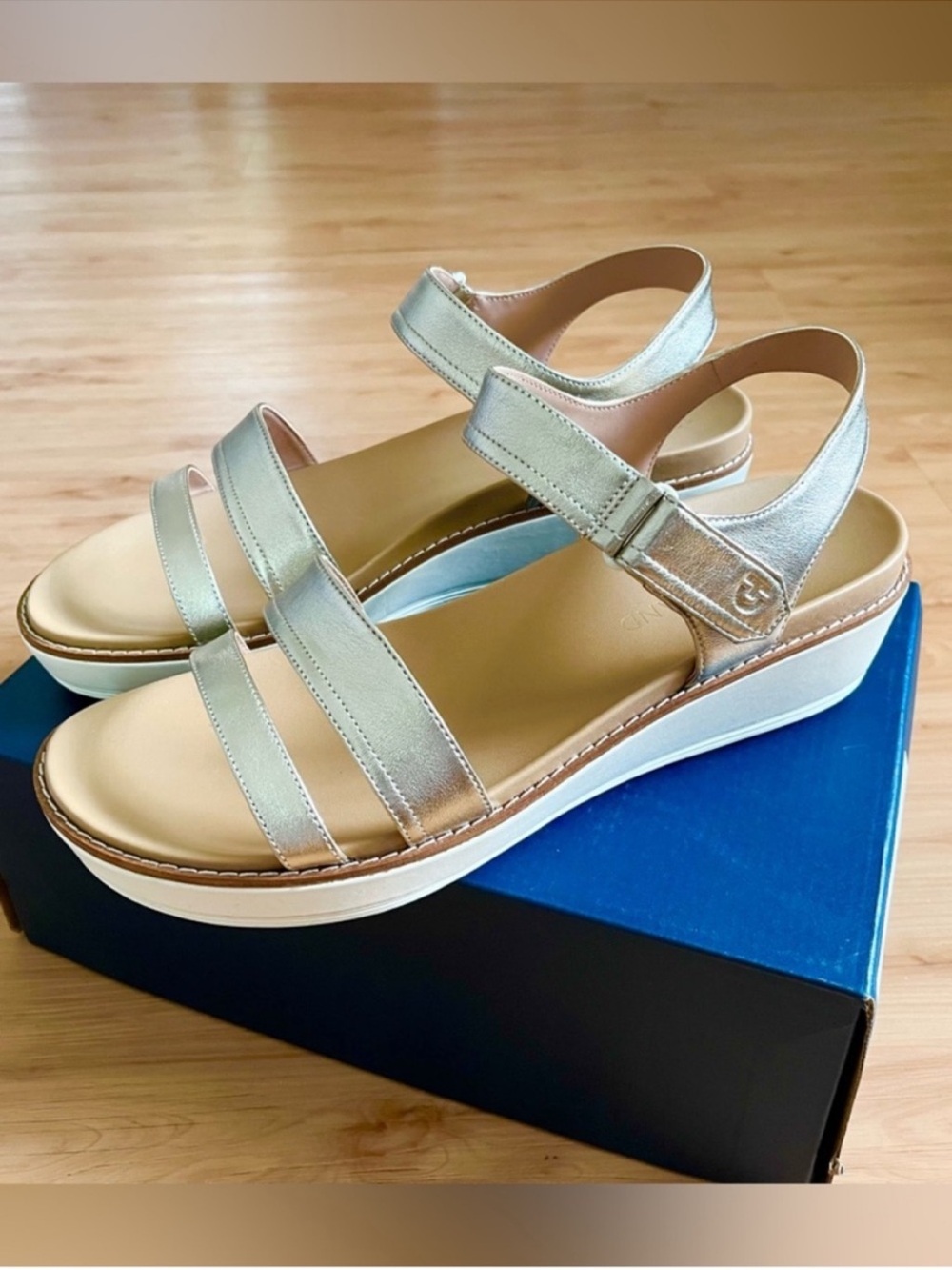 Cole Haan Women's
OriginalGrand Peyton Flatform Sandals 11.0 US